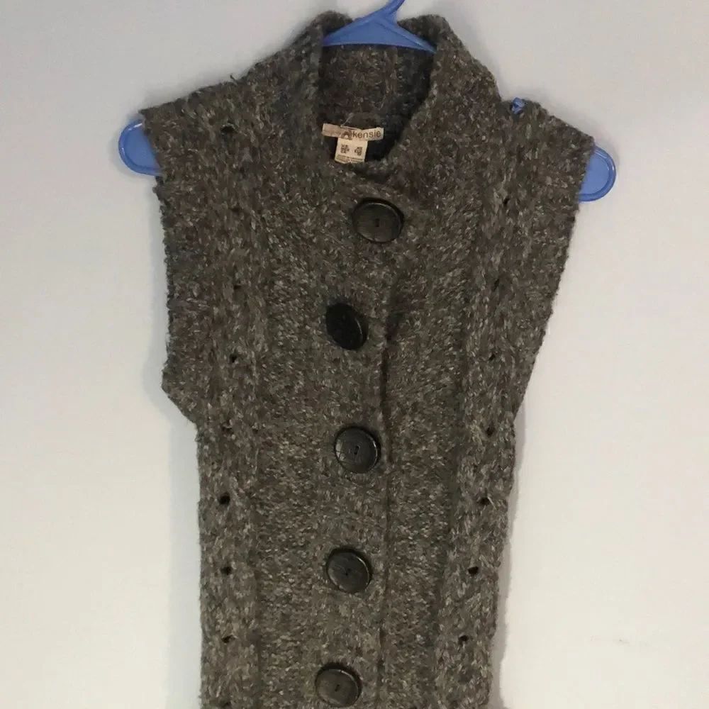 Kenzie XS Long Sweater Vest W/Lg Buttons